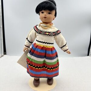 Sandy Dolls Native American VTG MORNING MIST SEMINOLE WOMAN 1994 on Stand.